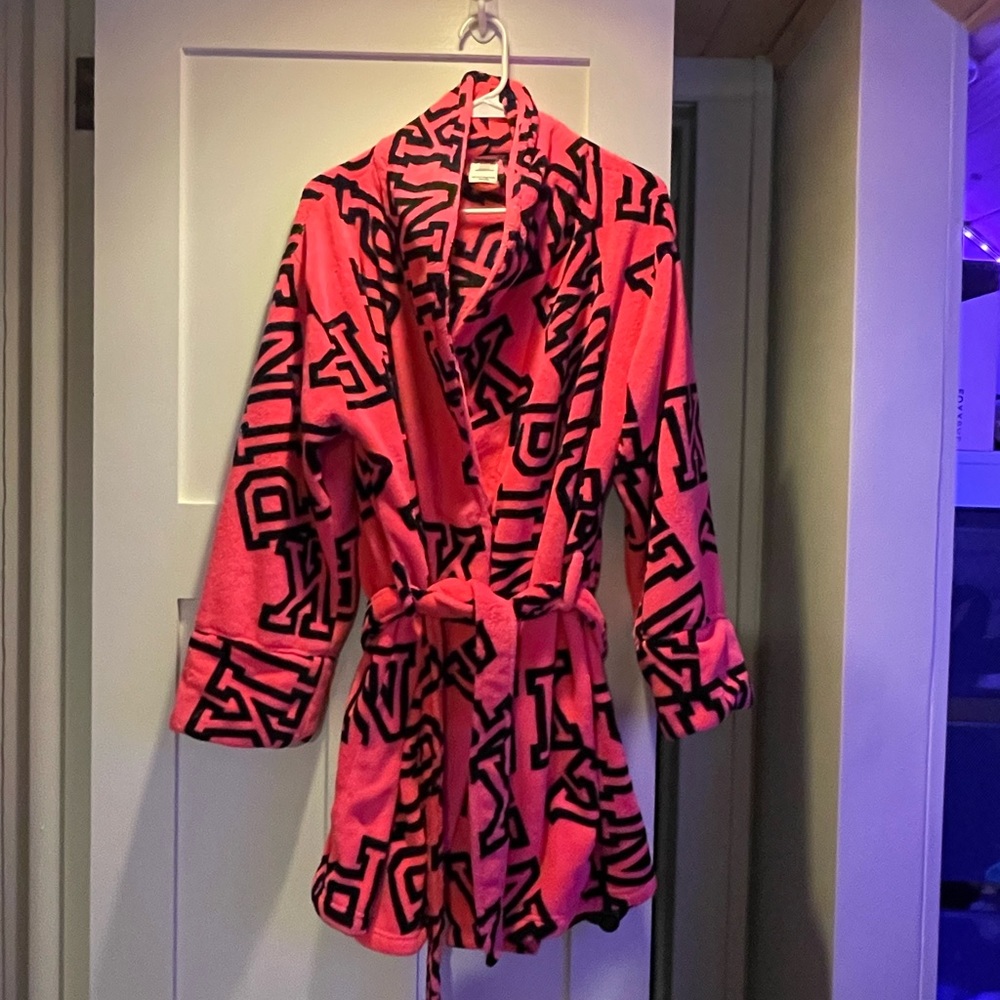 PINK Victoria’s Secret Bathrobe M/L